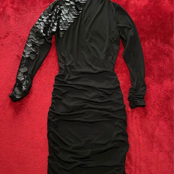 NEW Women’s Black Body-Con Faux Leather Scale Long Sleeve Dress - Picture 2 of 8